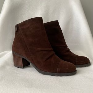 Aerosoles Heelrest Size 8M Brown Suede Bootie.